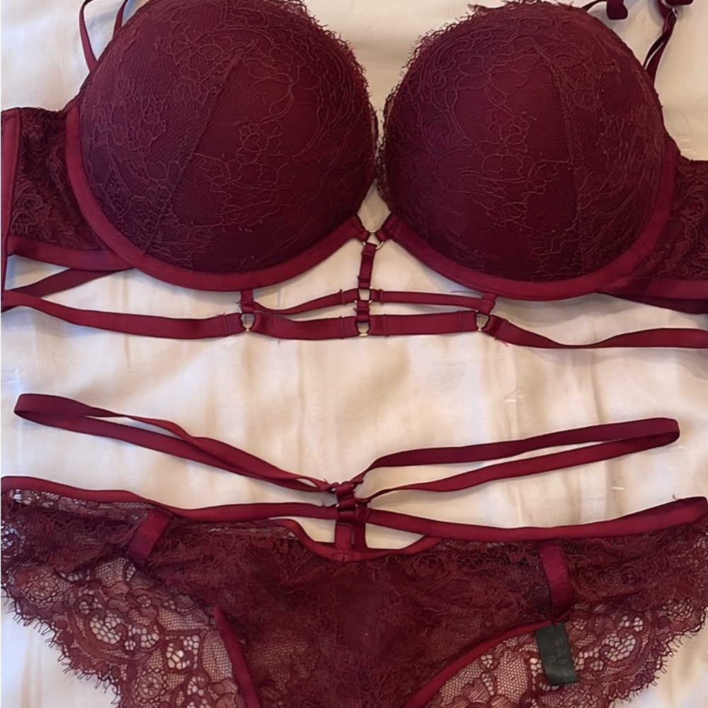 Dark red lingerie never worn 34D